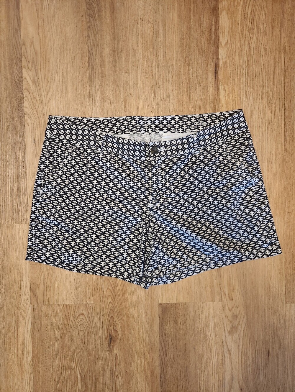Black & White Geometric Women’s Shorts